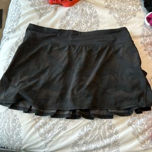 Lululemon Pace setter 4- way stretch camo skirt size 6